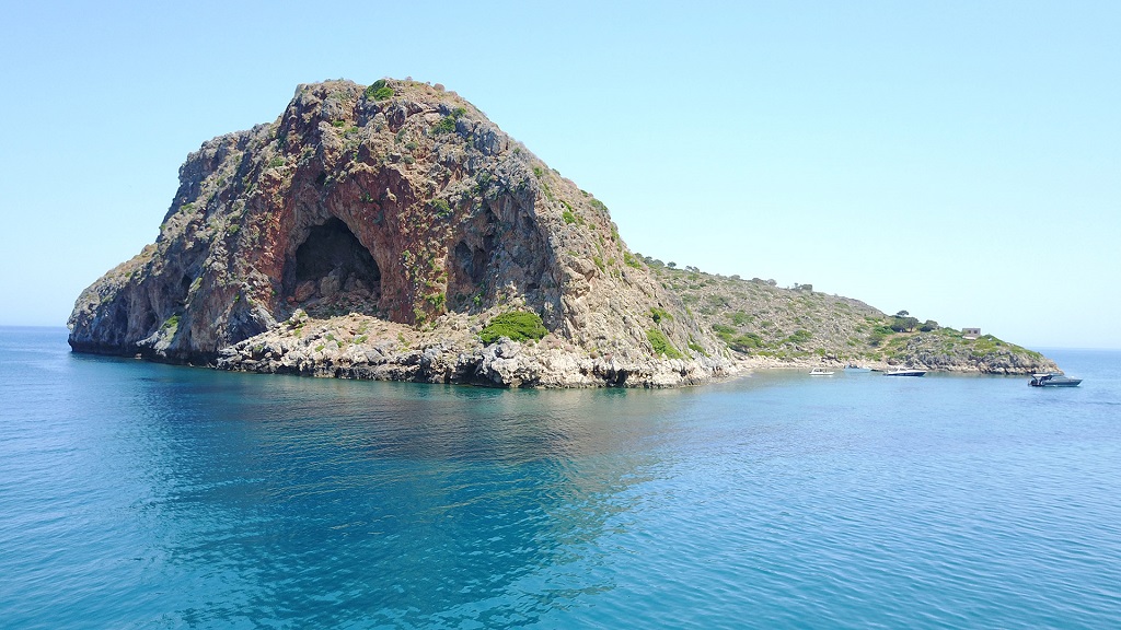 Agioi Theodoroi Island Day Cruise